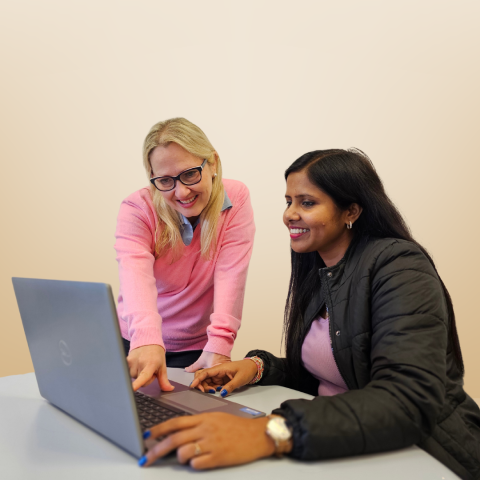 Somebody getting tech assistance from another.