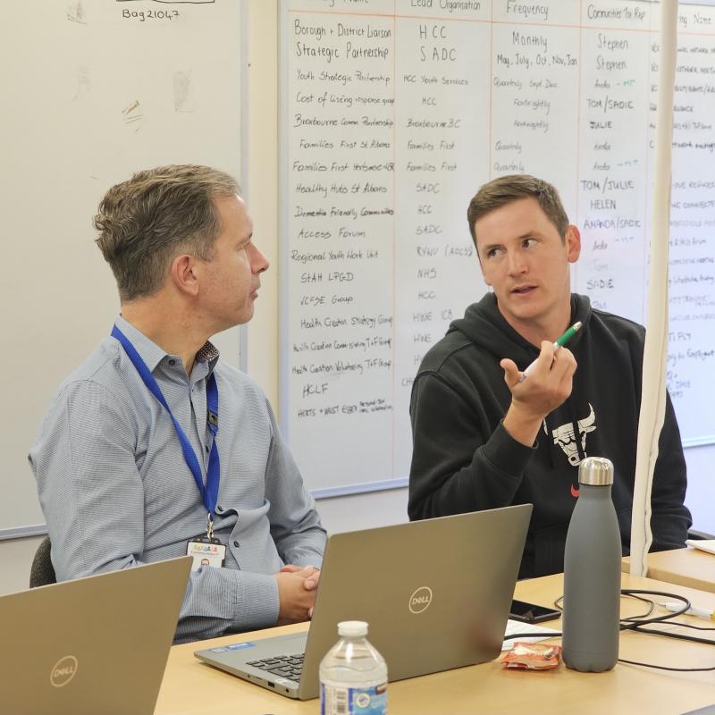 Attendee and trainer discussing topics.